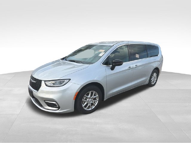 Used 2026 Chrysler Pacifica Select FWD image 4