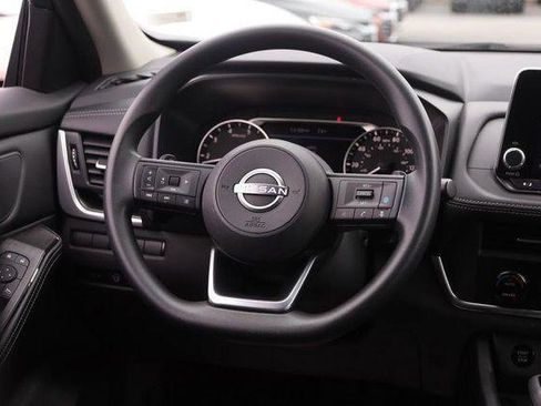 Used 2024 Nissan Rogue SV image 22