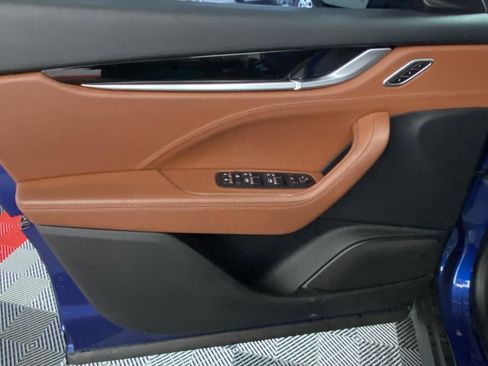 Used 2018 Maserati Levante image 19