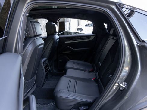 Certified 2026 Porsche Cayenne Coupe AWD/4WD image 45