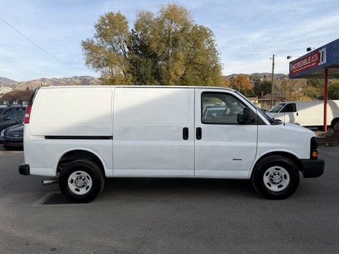 Used 2017 Chevrolet Express 2500 image 4