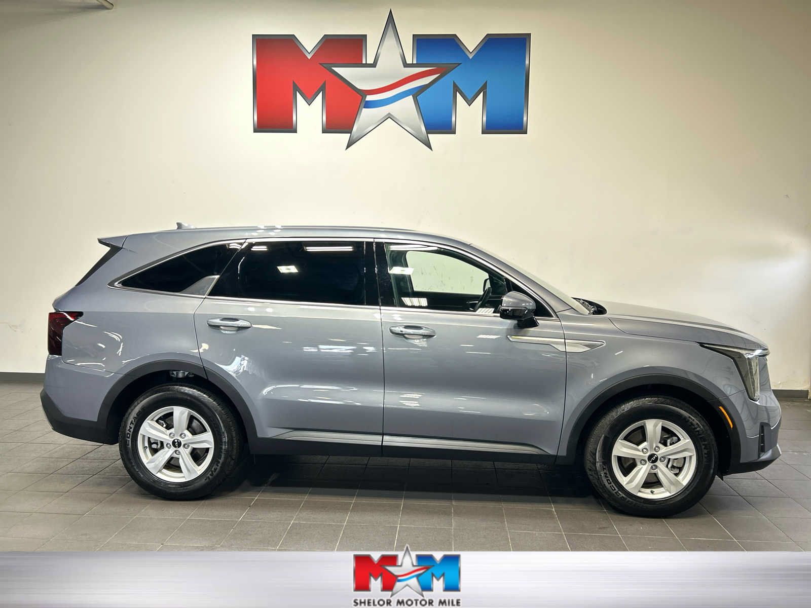 Used 2025 Kia Sorento LX FWD image 1