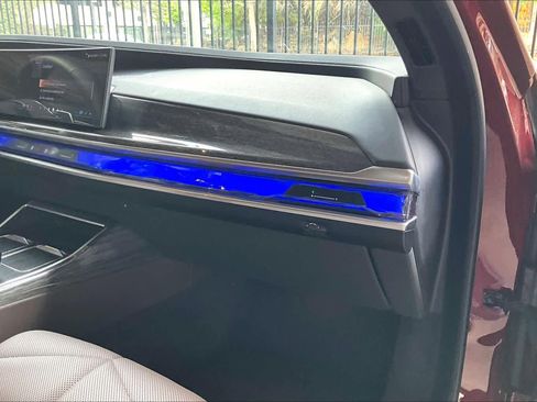 Certified 2025 BMW 740i image 18