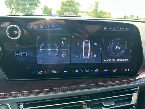 New 2026 Chevrolet Traverse Z71 w/ Enhanced Driving Package AWD/4WD image 50