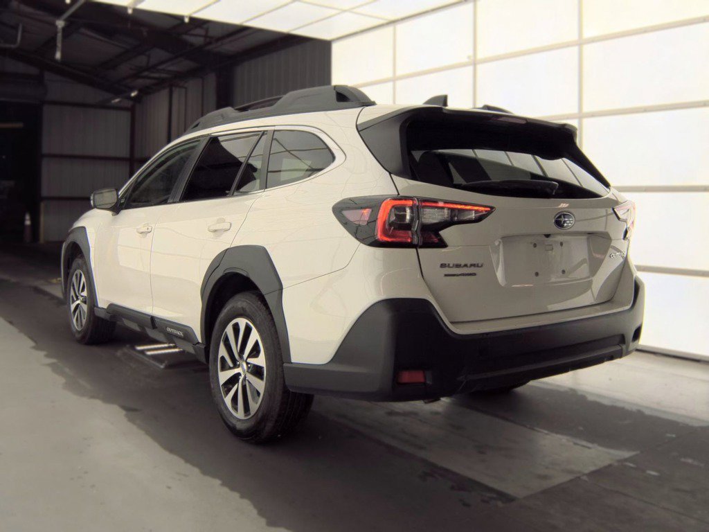 Used 2025 Subaru Outback Premium AWD/4WD image 6