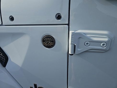 Used 2024 Jeep Wrangler Unlimited Rubicon 392 image 11