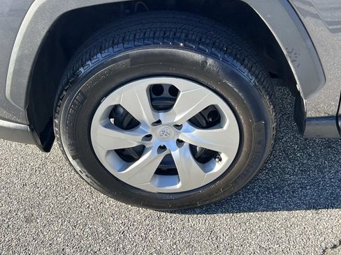 Used 2021 Toyota RAV4 LE image 11