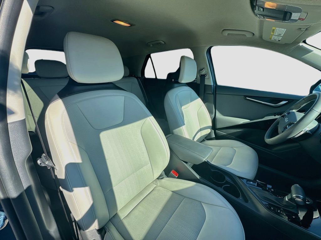 Certified 2025 Kia Niro EX FWD image 32