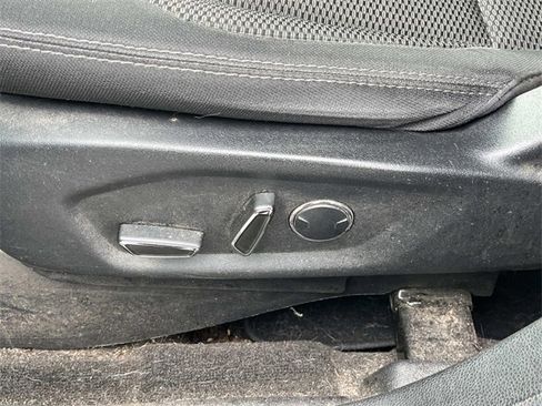 Used 2017 Ford Explorer XLT image 23