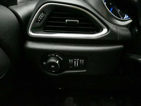 Used 2019 Chrysler Pacifica Touring-L Plus w/ Advanced Safetytec Group FWD image 13