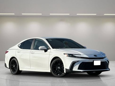 New 2026 Toyota Camry SE FWD image 1