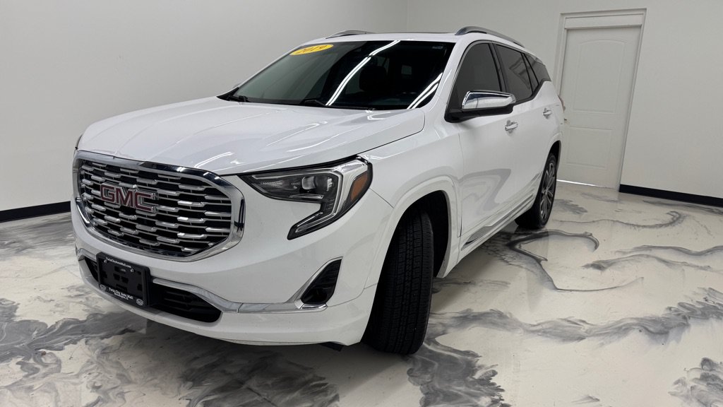 Used 2019 GMC Terrain Denali w/ Driver Alert Package II AWD/4WD image 4