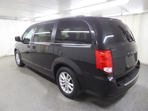 Used 2018 Dodge Grand Caravan SXT image 4