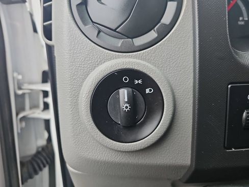 Used 2019 Ford E-450 and Econoline 450 Super Duty w/ Power Windows & Locks Group image 25