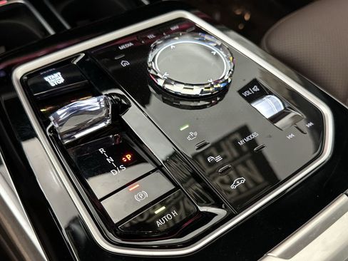 Used 2025 BMW 740i xDrive image 24