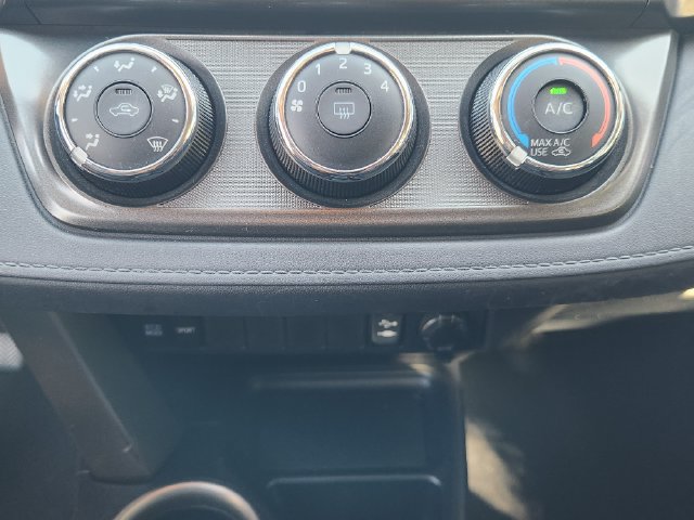 Used 2015 Toyota RAV4 LE FWD image 18