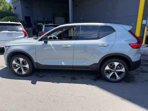 Used 2026 Volvo XC40 B5 Plus AWD/4WD image 3