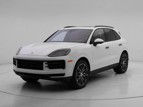 Used 2025 Porsche Cayenne AWD/4WD image 1