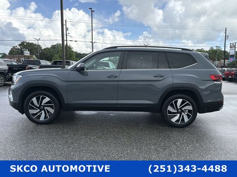 Used 2025 Volkswagen Atlas SE AWD/4WD image 2