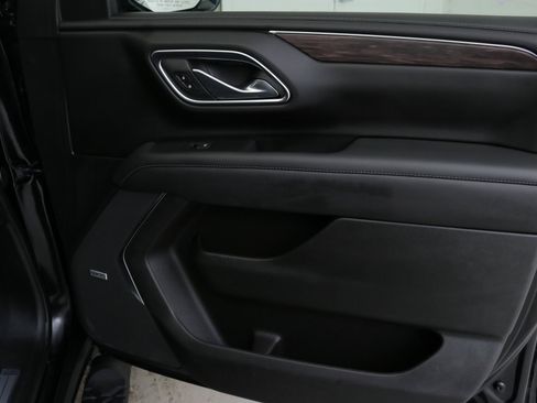 Used 2023 Chevrolet Suburban Z71 w/ Luxury Package image 33