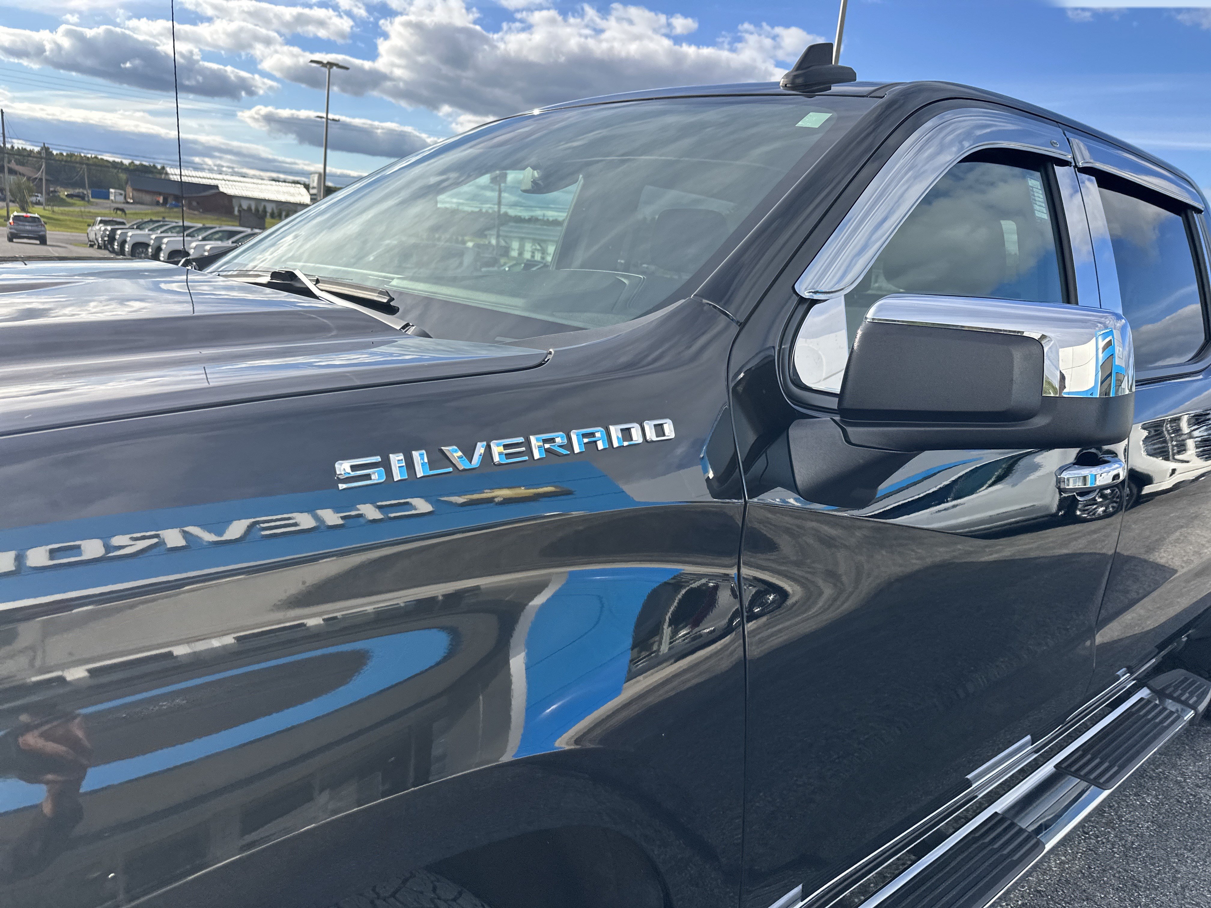 Certified 2024 Chevrolet Silverado 1500 LT AWD/4WD image 4