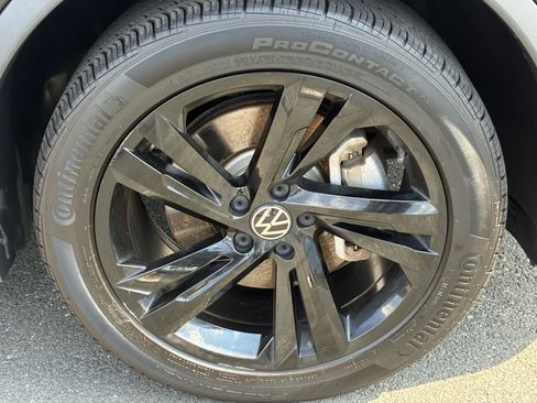 Used 2023 Volkswagen Tiguan SE R-Line FWD image 10