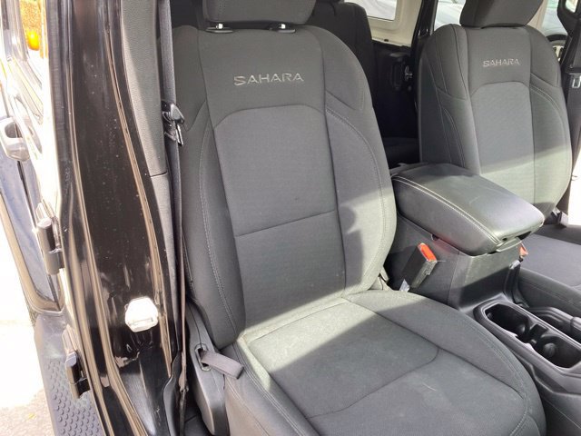 Used 2021 Jeep Wrangler Unlimited Sahara w/ Uconnect 4C Nav & Sound Group AWD/4WD image 32