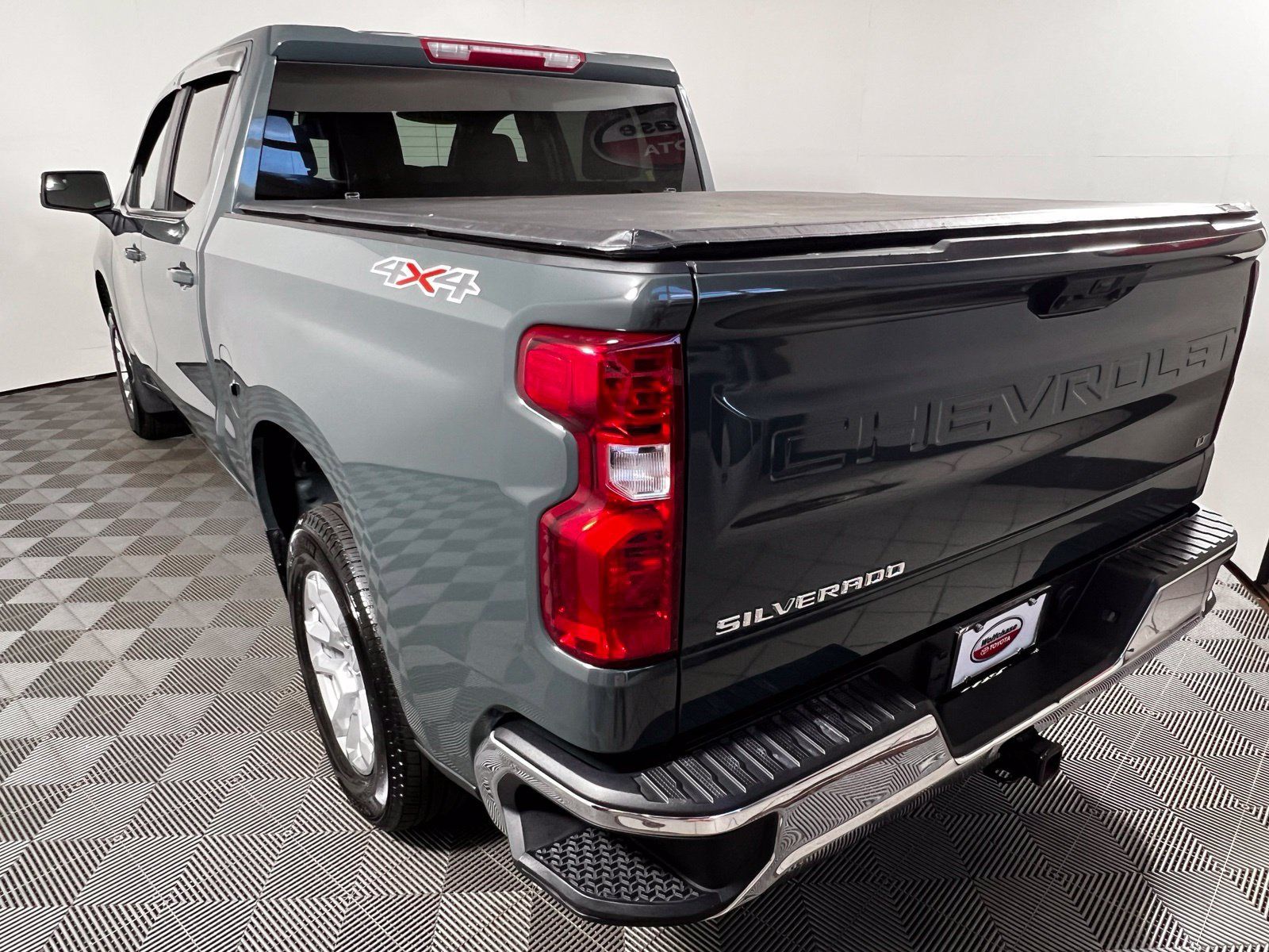 Used 2025 Chevrolet Silverado 1500 LT AWD/4WD image 7