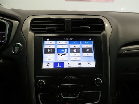 Used 2019 Ford Fusion SE image 19