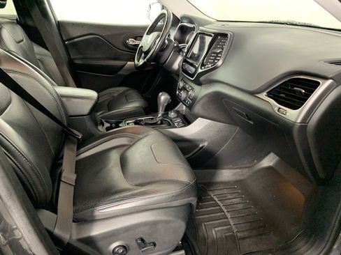 Used 2020 Jeep Cherokee Limited image 17