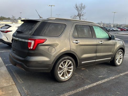 Used 2019 Ford Explorer XLT w/ Equipment Group 202A image 6