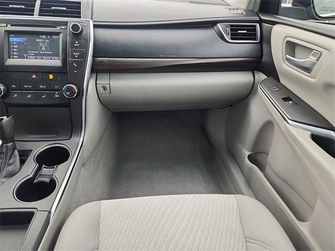 Used 2017 Toyota Camry LE image 10