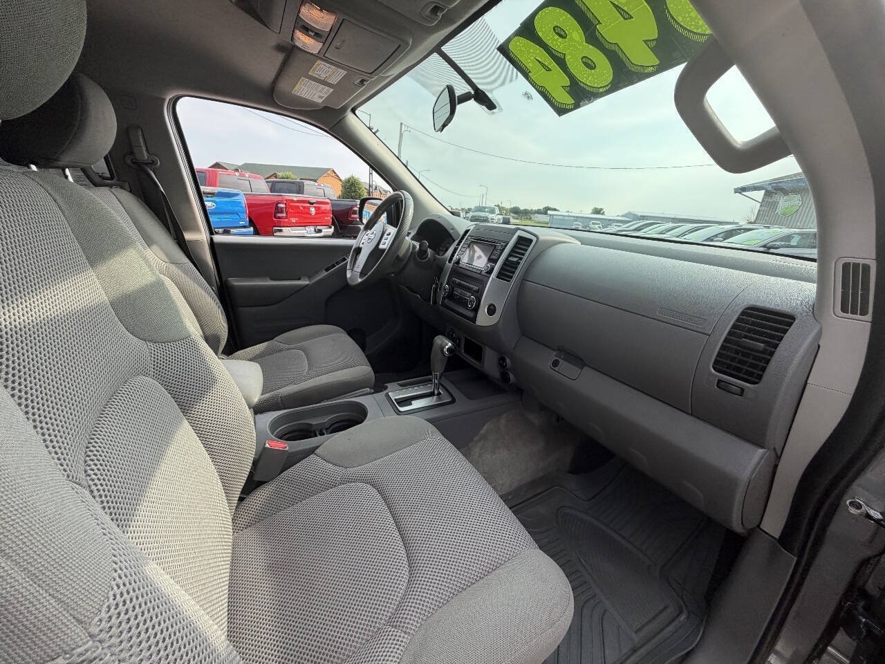 Used 2018 Nissan Frontier SV AWD/4WD image 16