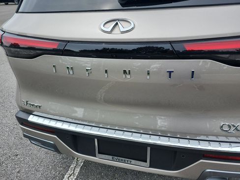 Used 2023 INFINITI QX60 Sensory w/ Vision Package FWD image 5