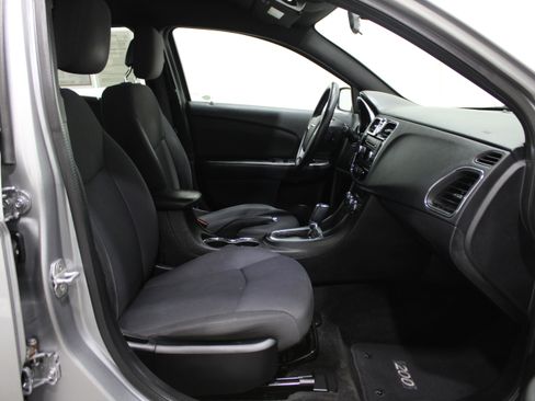 Used 2013 Chrysler 200 Touring image 22