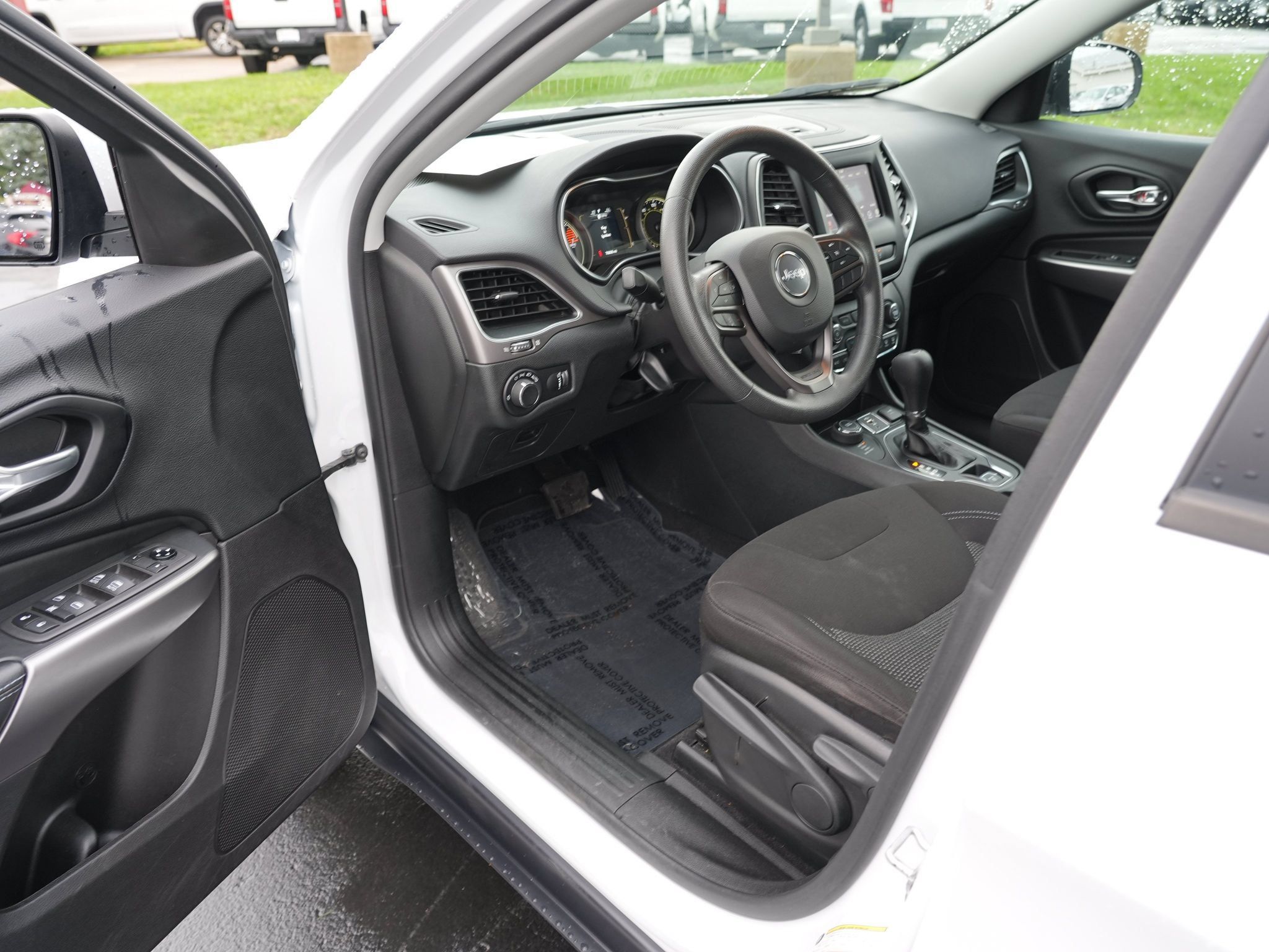 Used 2021 Jeep Cherokee Latitude AWD/4WD image 14