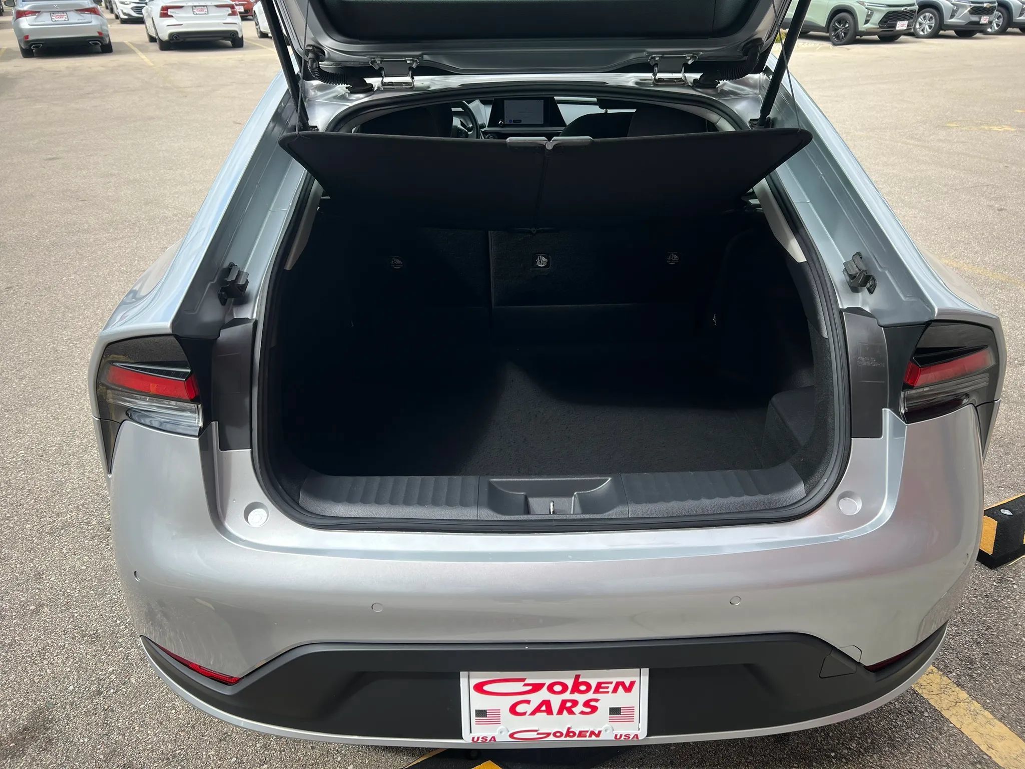Used 2025 Toyota Prius LE FWD image 6