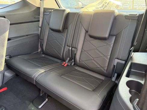 Used 2025 Volkswagen Atlas SE AWD/4WD image 24