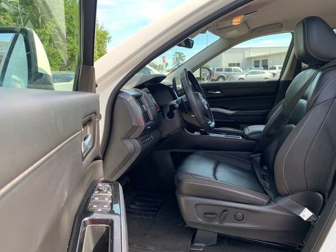 Used 2023 Nissan Pathfinder SL FWD image 23