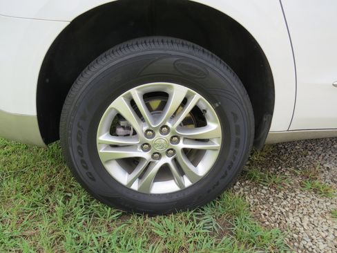 Used 2021 Buick Enclave Essence image 19