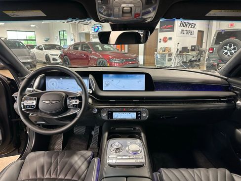 Used 2025 Genesis G90 3.5T AWD/4WD image 17