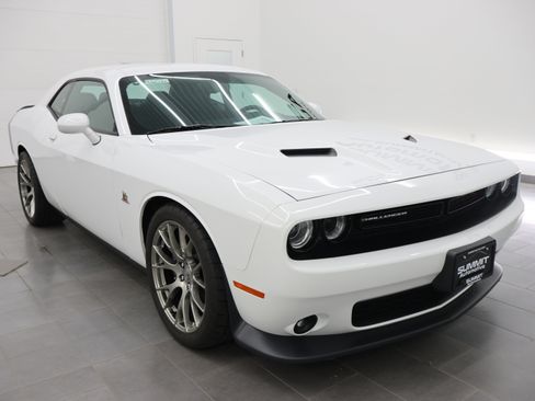 Used 2016 Dodge Challenger R/T Scat Pack RWD image 2
