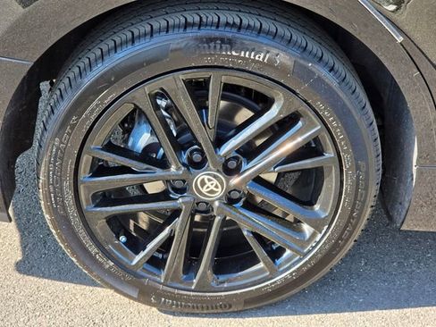 Used 2025 Toyota Camry SE w/ Convenience Package image 12