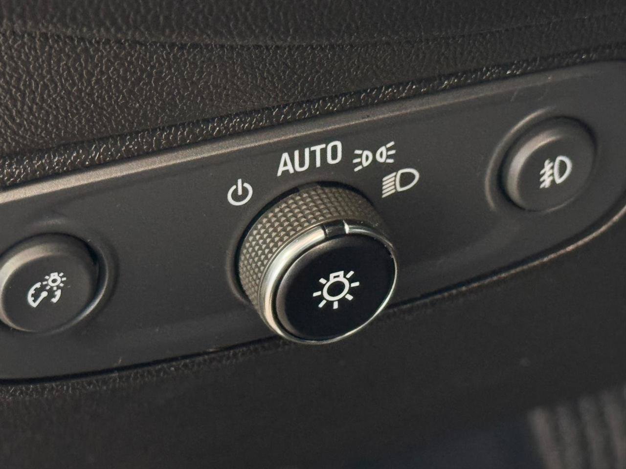Used 2021 Chevrolet Equinox Premier AWD/4WD image 14