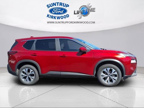 Used 2023 Nissan Rogue SV image 2