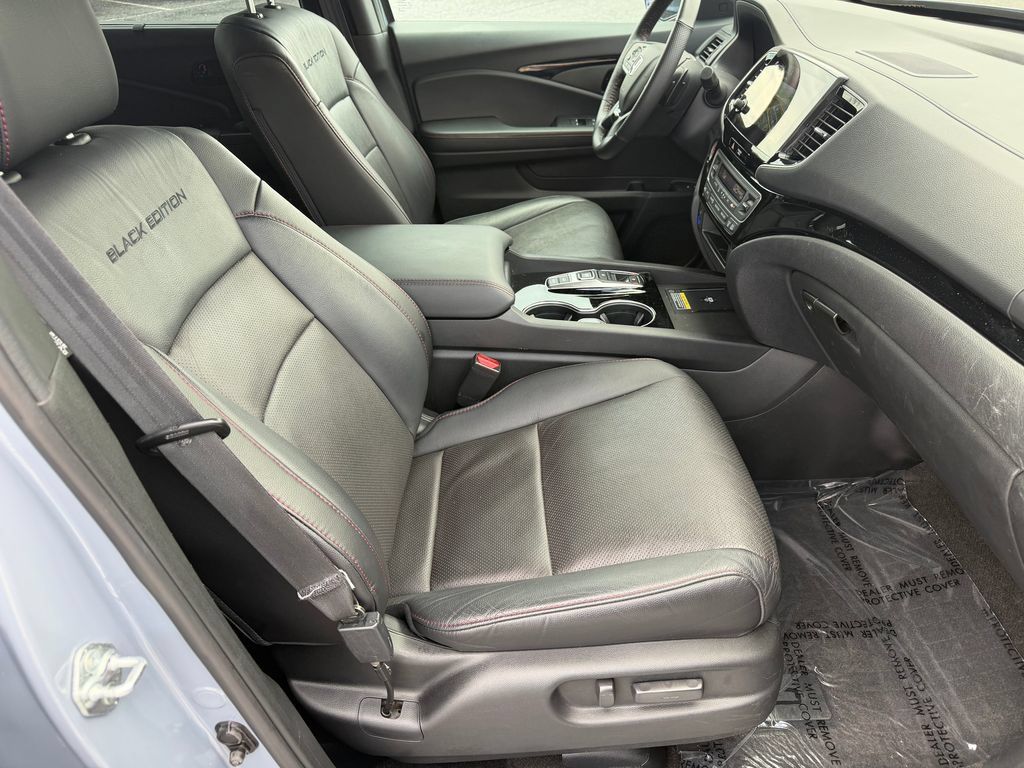 Used 2024 Honda Passport Black Edition image 15