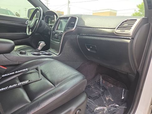 Used 2018 Jeep Grand Cherokee Limited AWD/4WD image 14