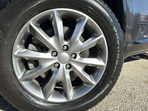 Used 2018 Jeep Cherokee Latitude FWD image 20