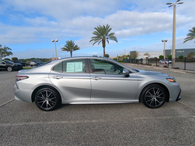 Used 2024 Toyota Camry SE FWD image 3