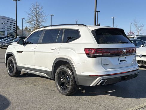 New 2026 Volkswagen Atlas Peak Edition AWD/4WD image 3